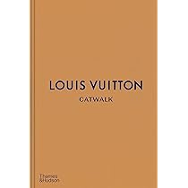 ★（4d）louis vuitton art fashion and ar... Louis Vuitton Uses AR To Cover Landmarks With Yayoi Kusama's